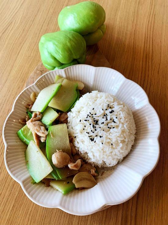 Saute Chayote Chicken Rice Bowl 小炒佛手瓜鸡肉饭